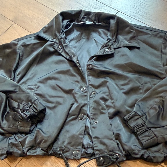 Divided H&M Black Cropped Bomber Jacket Small C27-046 - Picture 4 of 10